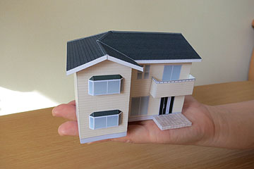 ペーパークラフト住宅模型の完成